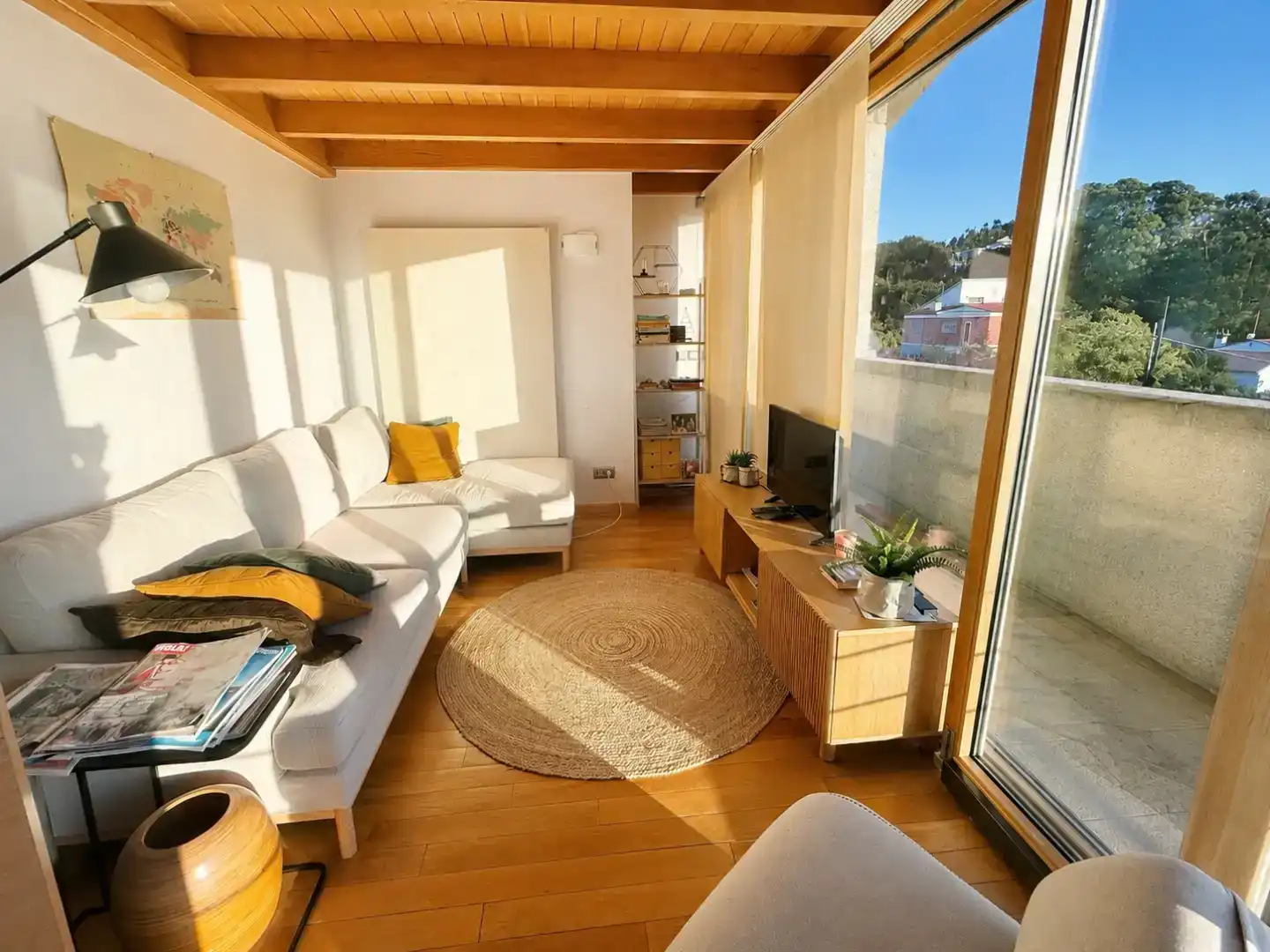 Sala d'estar de Casa o xalet en venda en Vigo  amb Aire condicionat, Piscina i Balcó