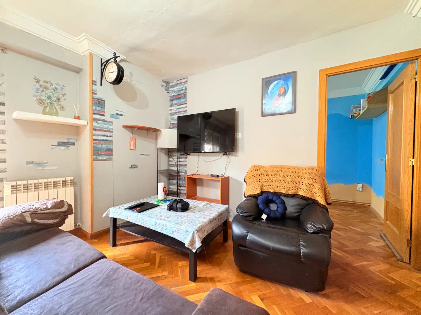 Living room of Flat for sale in Zaragoza  with Air Conditioner, Heating and Furnished