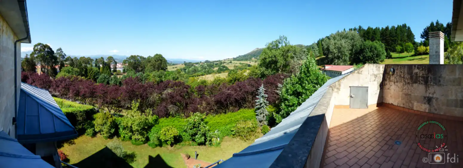 Jardí de Casa o xalet en venda en Oviedo  amb Calefacció, Jardí privat i Parquet