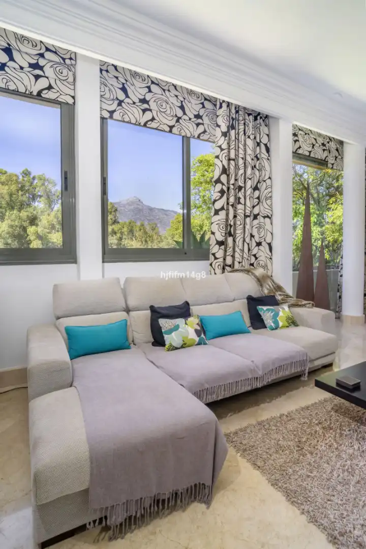 Sala de estar de Ático en venta en Marbella con Aire acondicionado, Trastero y Amueblado