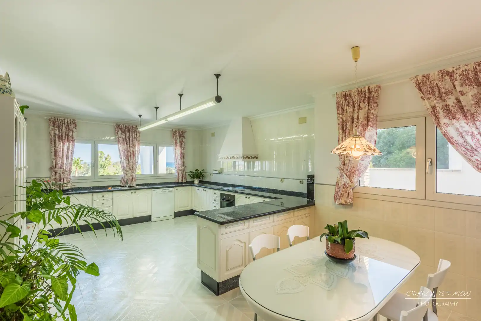 Kitchen of Houses for sale in Málaga  with Air Conditioner, Heating and Private garden
