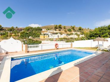Casa rustica con piscina in vendita a Avda Pescia - Ctra de Frigiliana