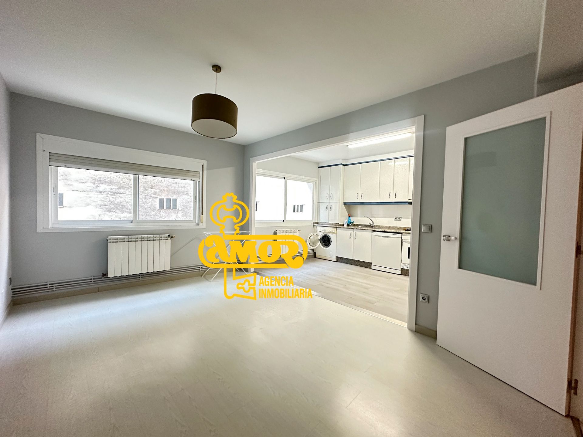 Vista exterior de Piso en venta en Santiago de Compostela  con Calefacción