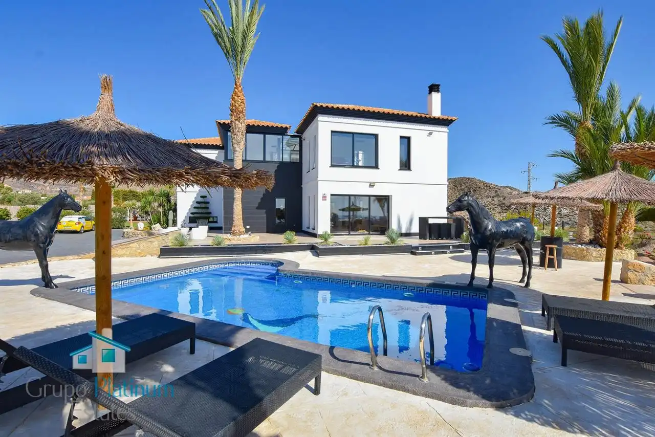 Detached house with garden for sale in San Juan de los Terreros, imagen 2