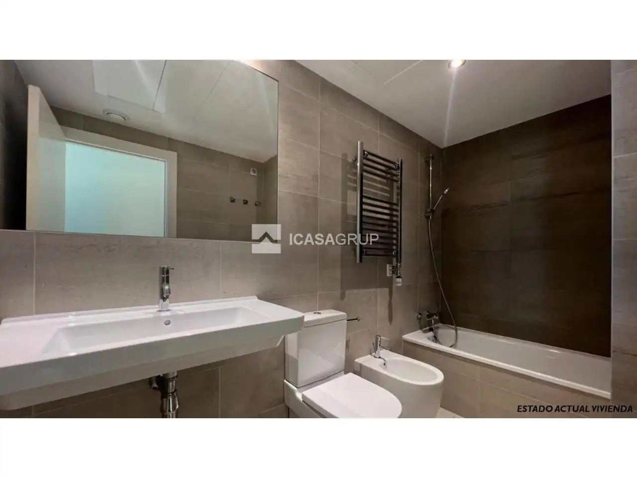 Bathroom of Flat for sale in Barcelona  with Air Conditioner, Heating and Parquet flooring