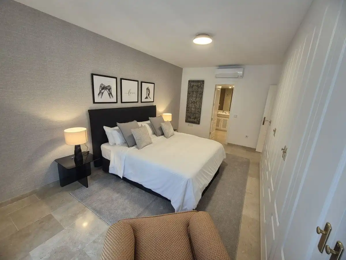 Dormitori de Apartament de lloguer en Marbella amb Aire condicionat, Calefacció i Terrassa