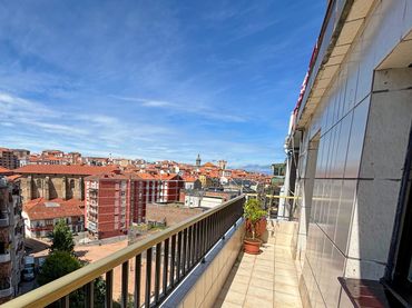 Flat with balcony for sale in Askatasun Hiribidea