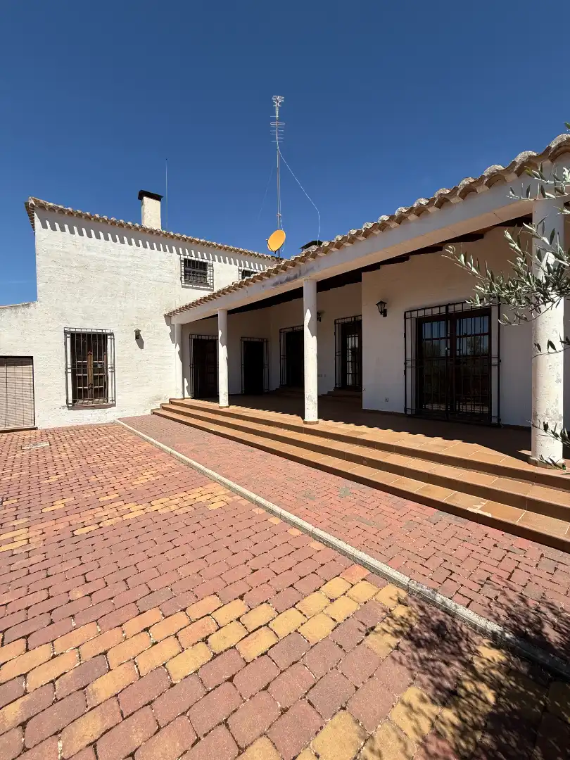 Vista exterior de Casa o xalet en venda en El Bonillo amb Calefacció, Jardí privat i Terrassa