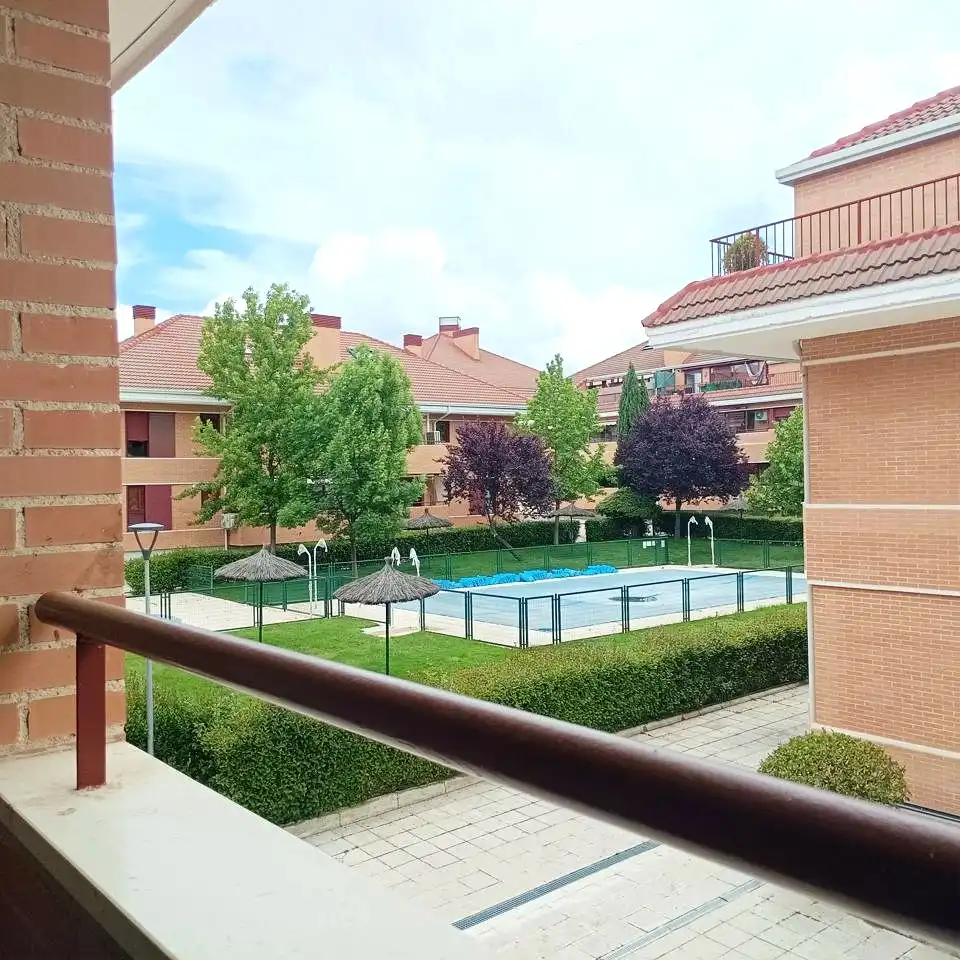 Vista exterior de Pis de lloguer en Las Rozas de Madrid amb Aire condicionat, Calefacció i Terrassa