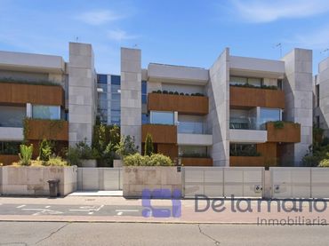 Adossat amb piscina en venda a Calle de Arroyofresno, 28035 Madrid, España
