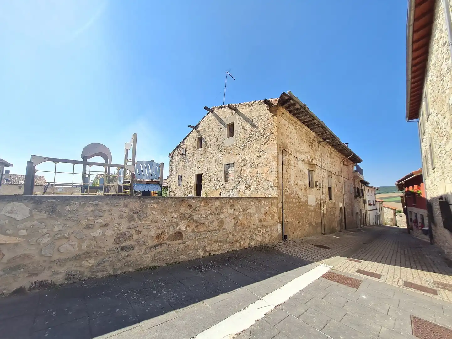 Vista exterior de Casa adosada en venta en Peñacerrada- Urizaharra