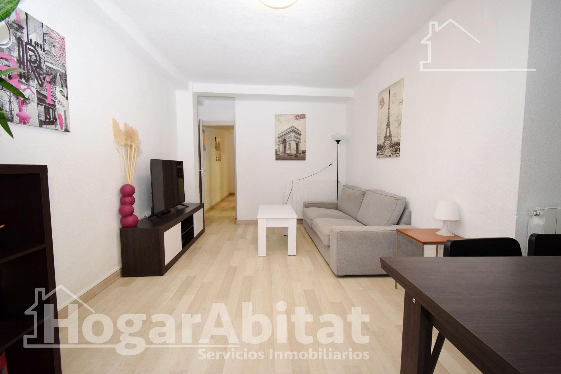 Living room of Flat for sale in  Valencia Capital  with Air Conditioner, Heating and Balcony