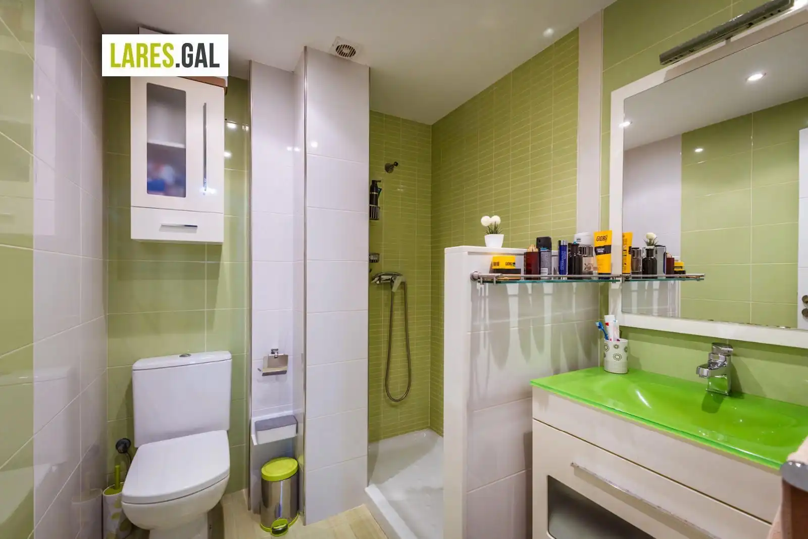 Baño de Piso en venta en Cangas  con Calefacción, Parquet y Terraza