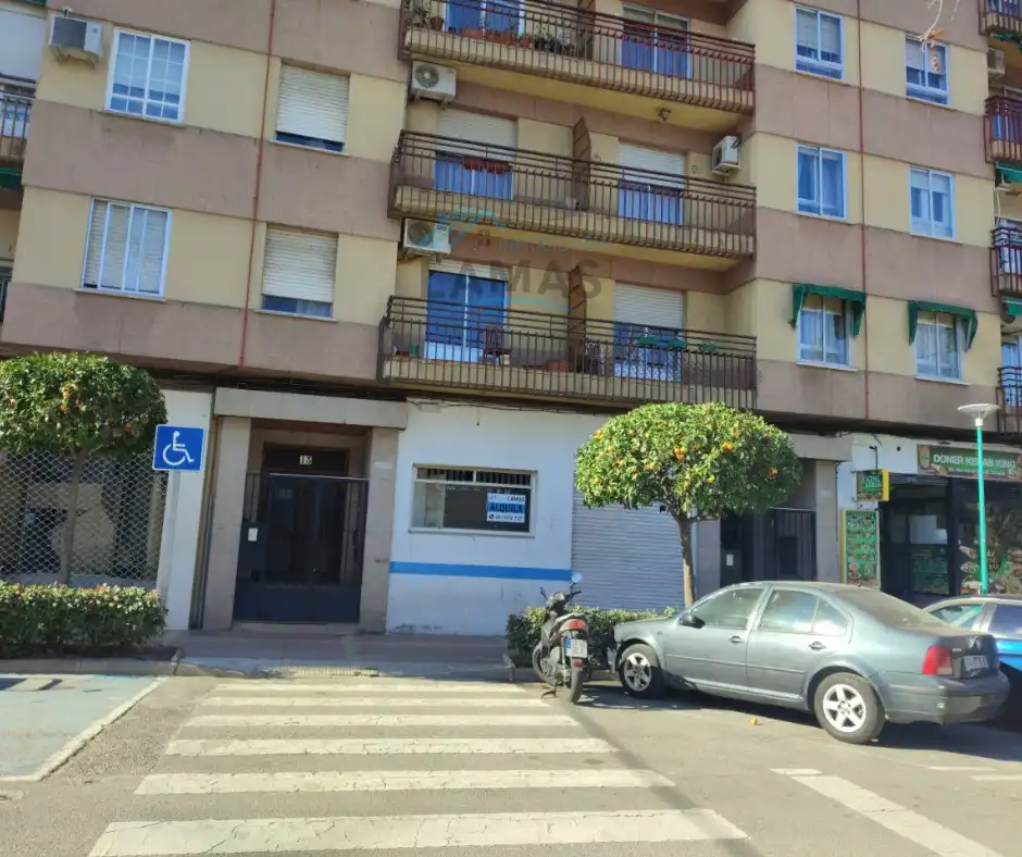 Vista exterior de Local de alquiler en Navalmoral de la Mata