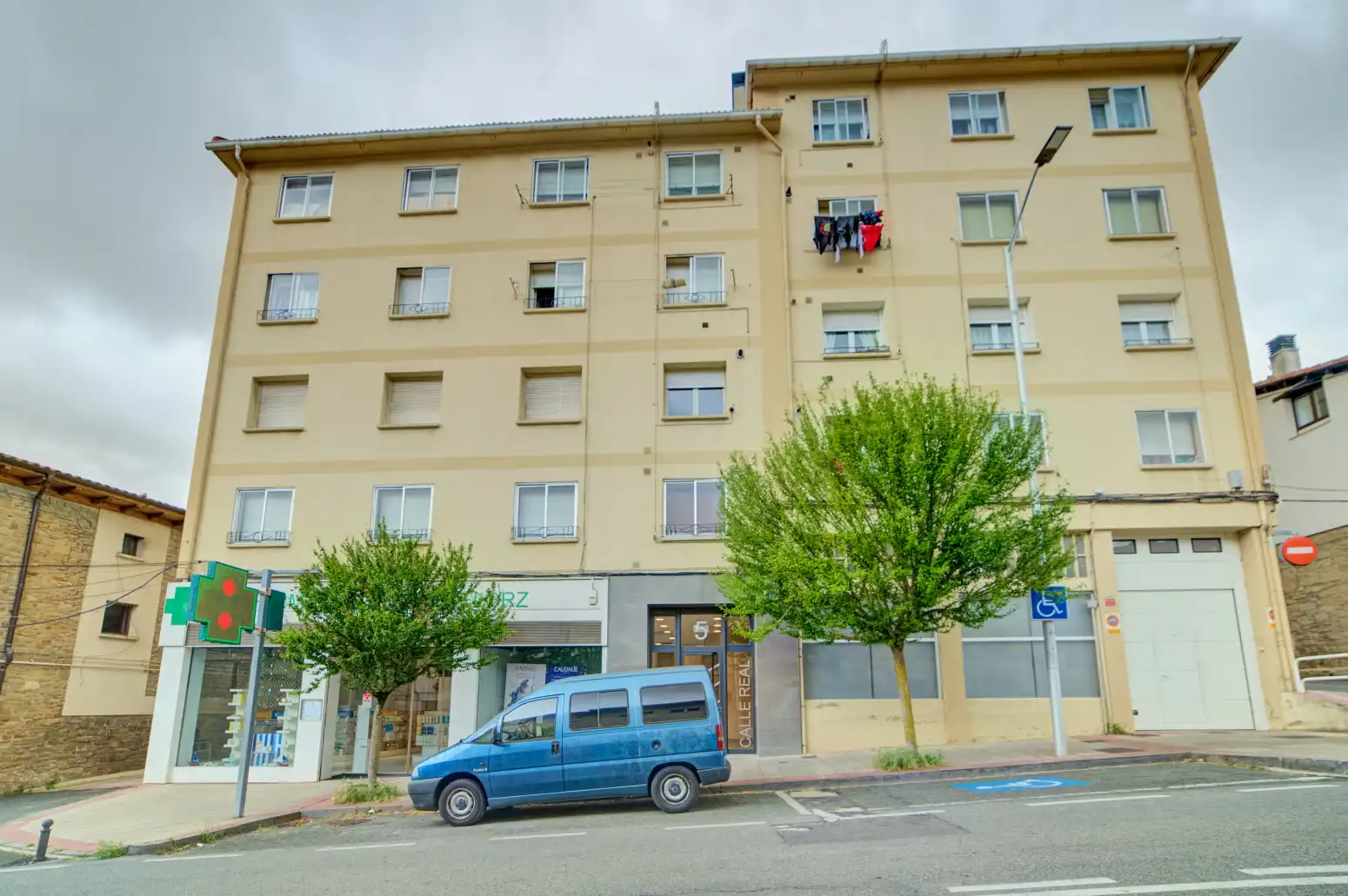 Vista exterior de Piso en venta en Valle de Elorz / Elortzibar con Calefacción y Parquet