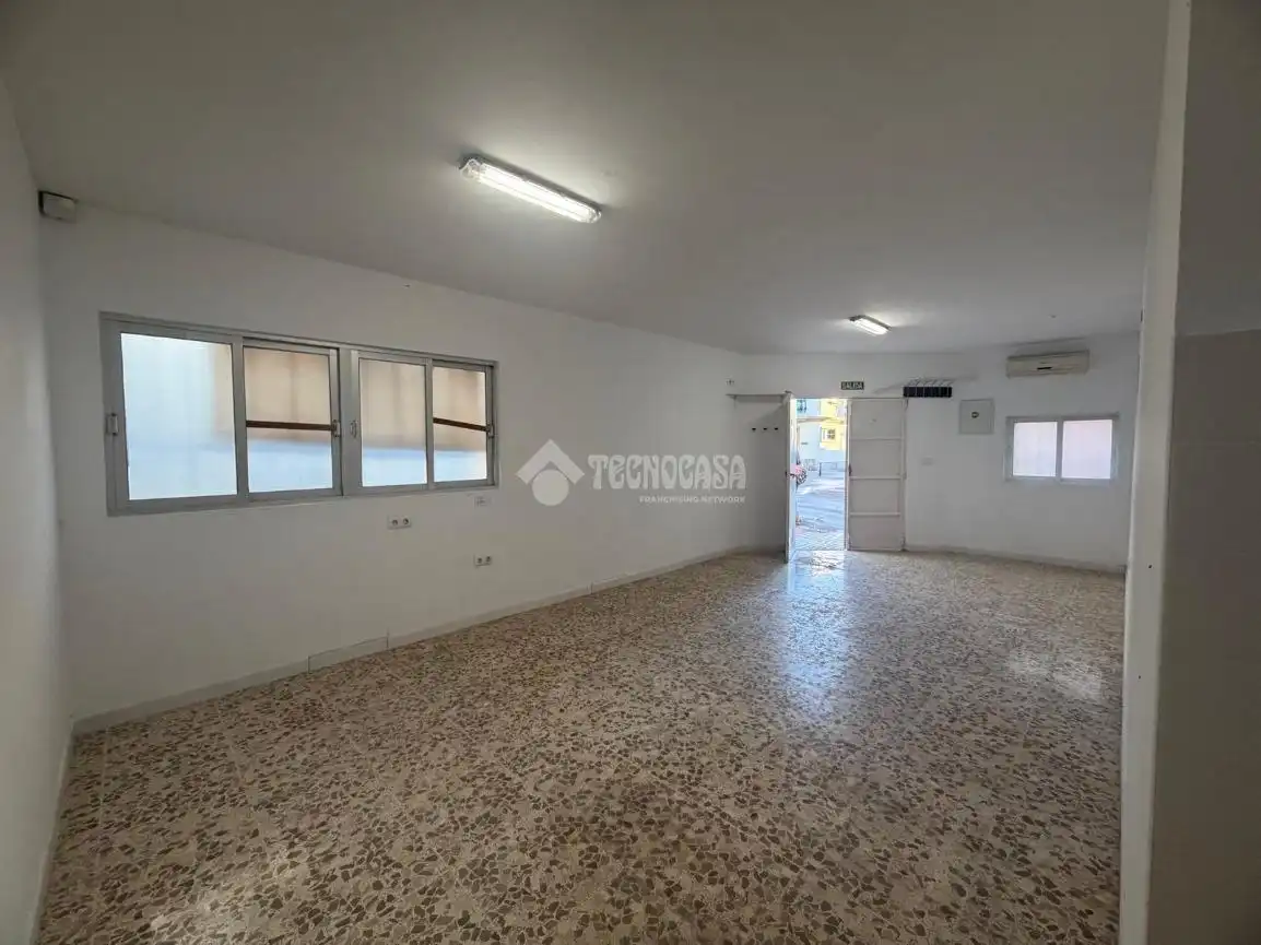 Local comercial de lloguer a La Banda - Campo de Fútbol