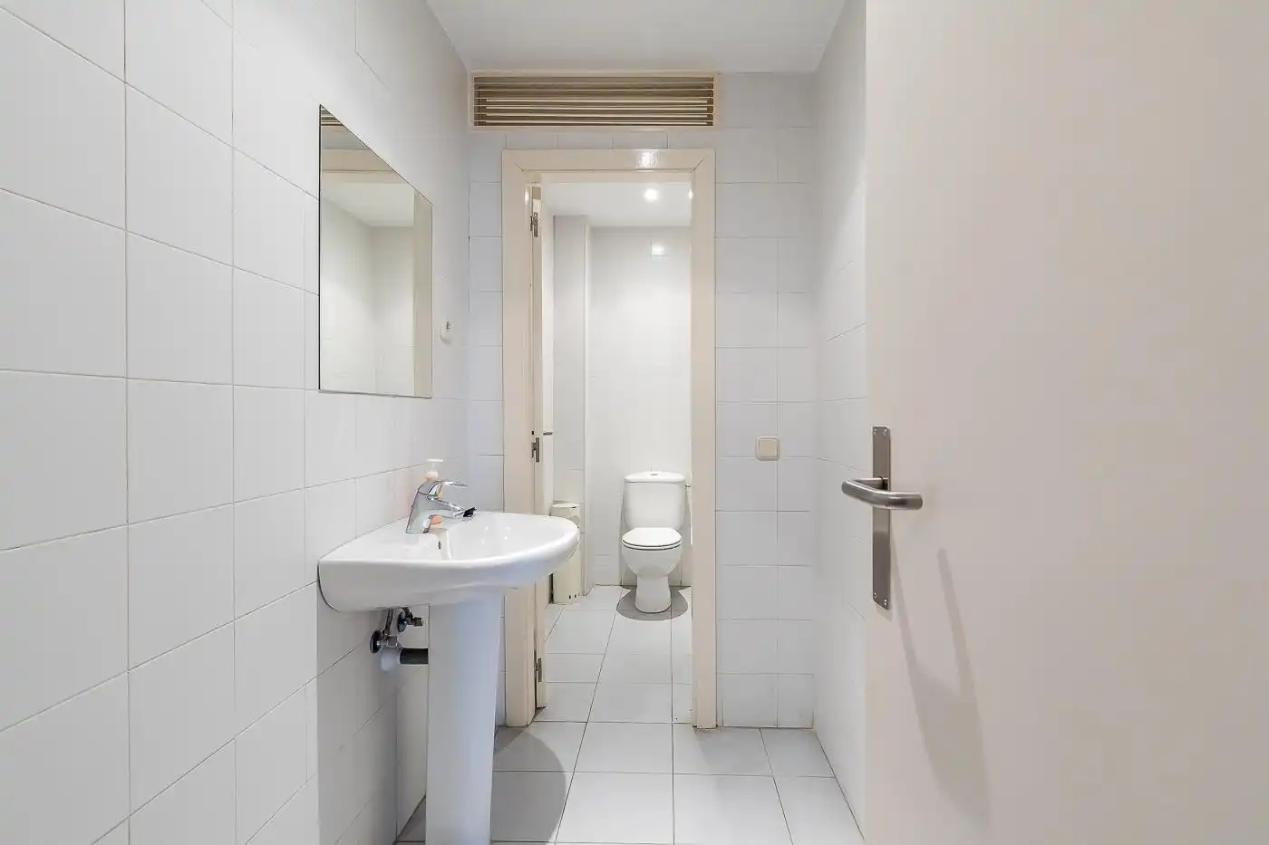 Badezimmer von Gebäude zur Miete in Madrid