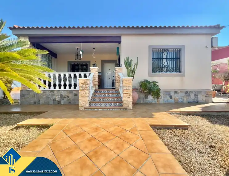 Xalet amb piscina en venda a Los Balcones - Los Altos