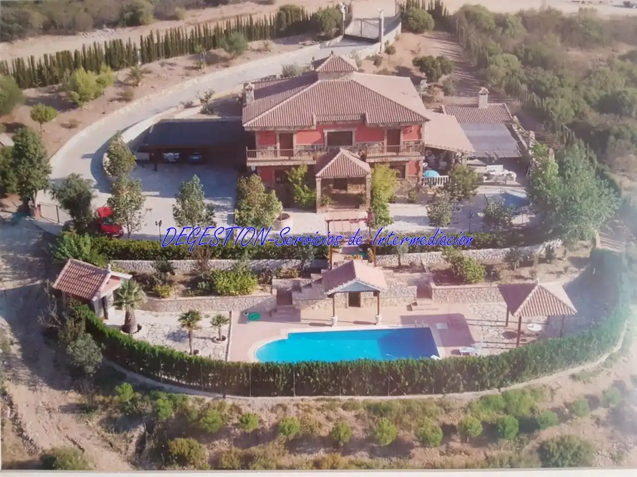 Vista exterior de Casa o xalet en venda en Guarromán amb Aire condicionat, Jardí privat i Terrassa