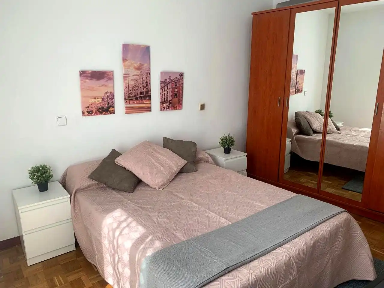 Bedroom of Flat for share in Madrid