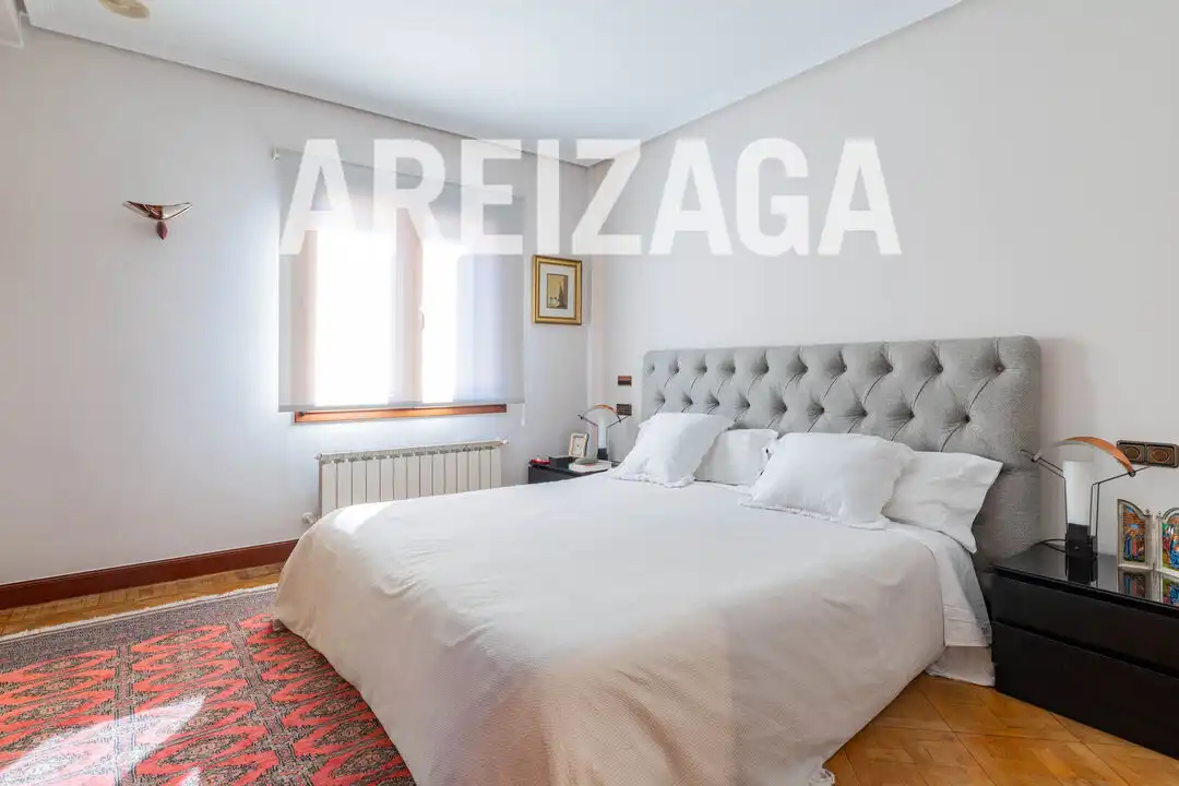 Dormitori de Casa o xalet en venda en Donostia - San Sebastián  amb Aire condicionat, Calefacció i Terrassa