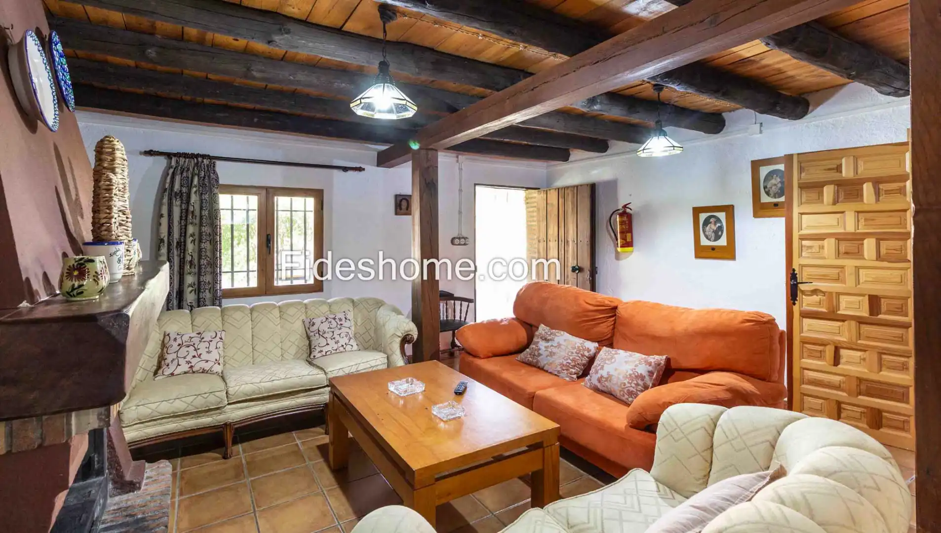 Sala d'estar de Finca rústica en venda en Villamena amb Jardí privat, Piscina i Moblat