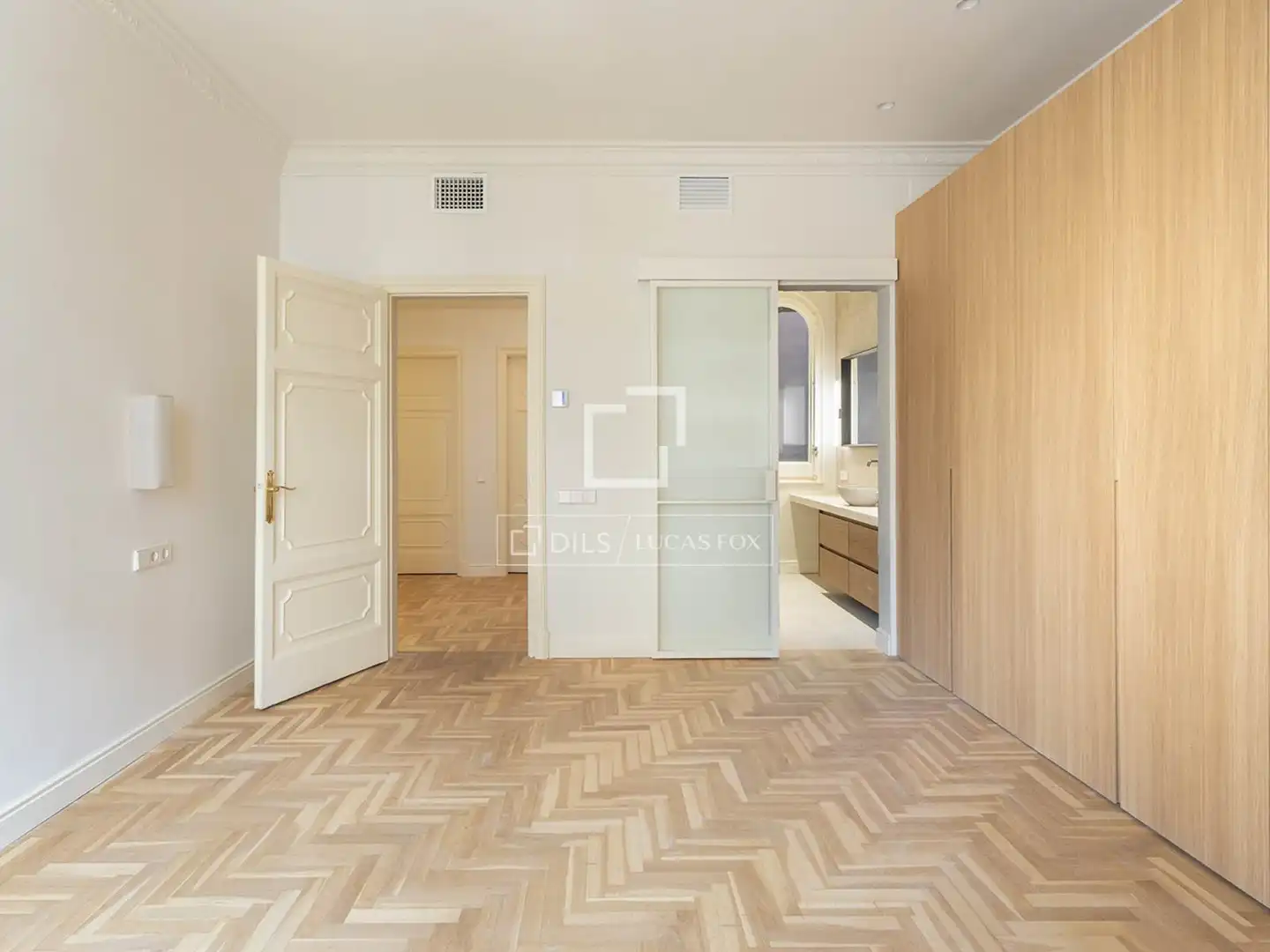 Bedroom of Flat for sale in Barcelona  with Air Conditioner, Heating and Parquet flooring