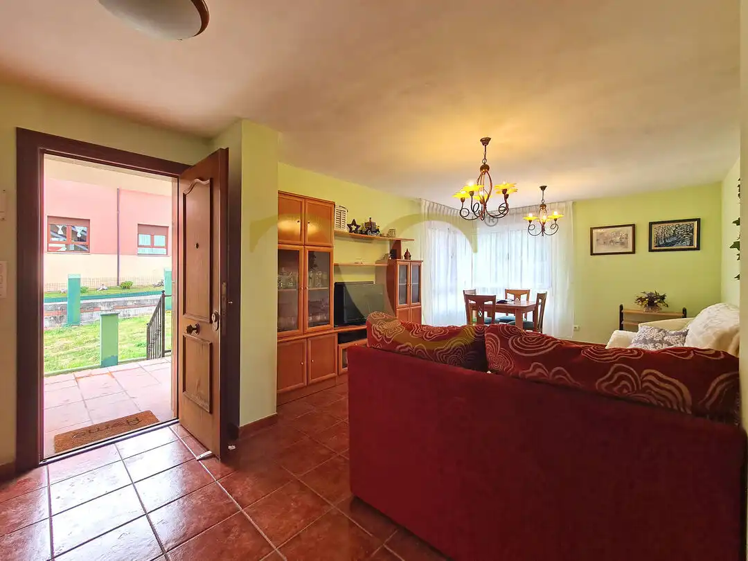 Sala d'estar de Casa o xalet en venda en Villaviciosa amb Calefacció, Jardí privat i Terrassa