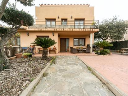 Vista exterior de Casa o xalet en venda en Sant Esteve Sesrovires amb Aire condicionat i Terrassa