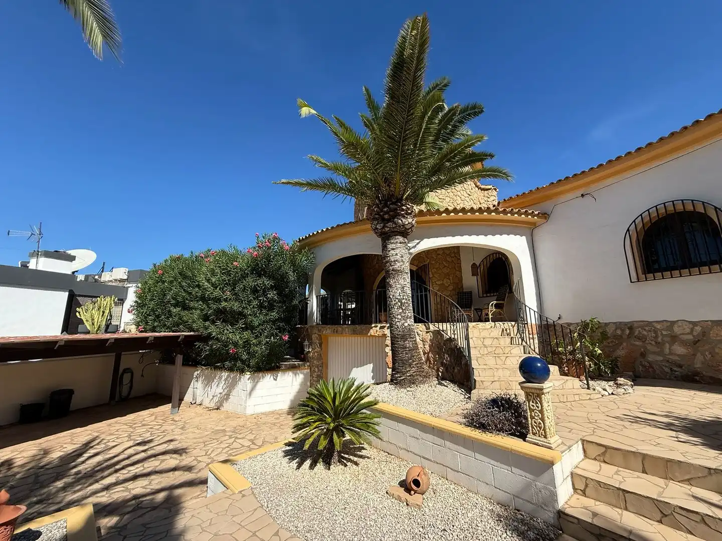 Villa con piscina in vendita a Carrió - La Merced - Los Pinos, imagen 2