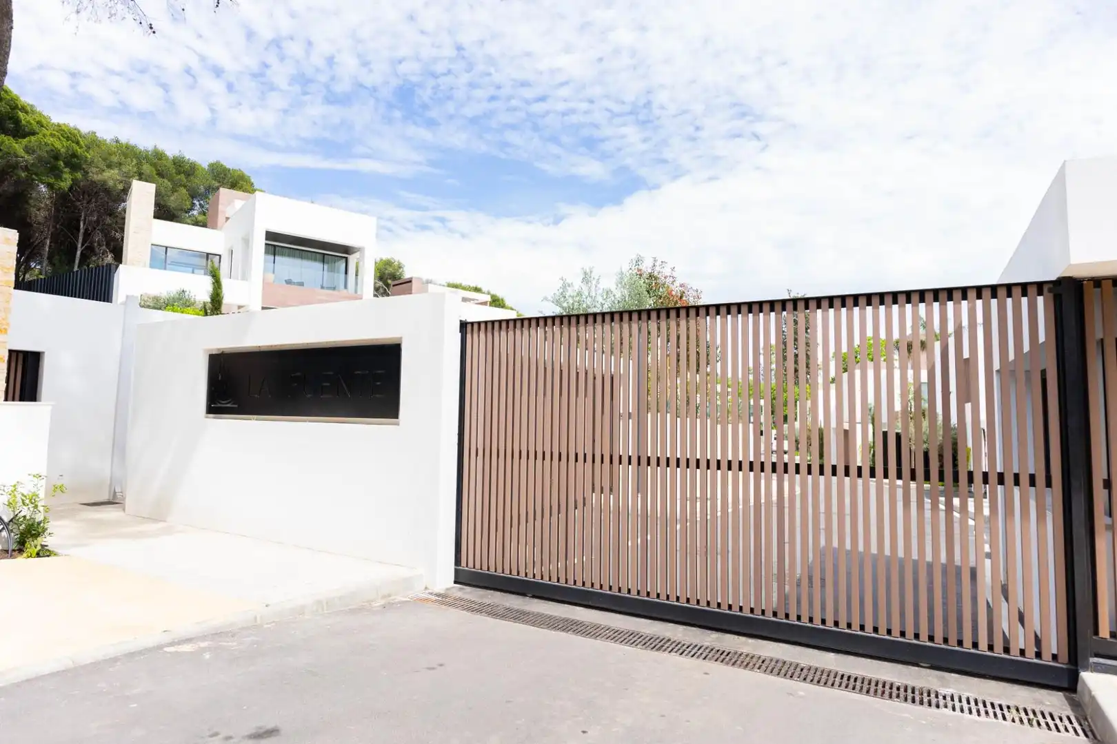 Vista exterior de Casa o chalet en venta en Marbella con Aire acondicionado, Jardín privado y Terraza