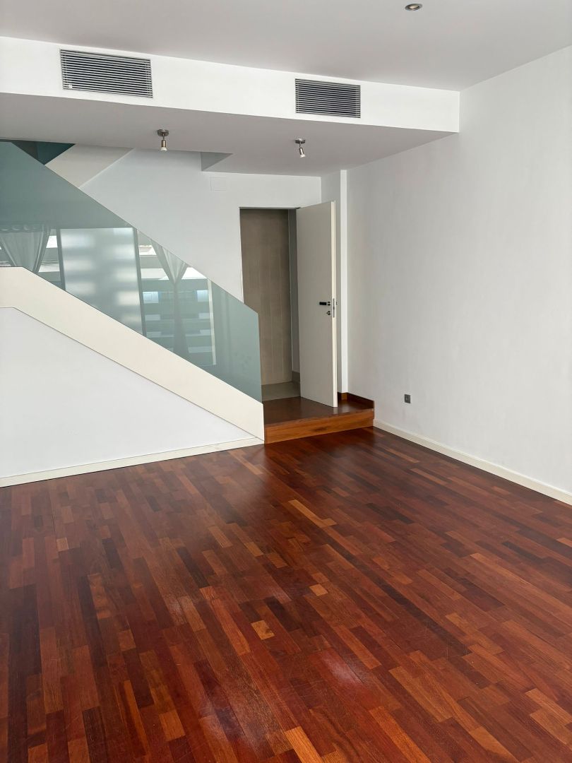Dúplex en venta en  Sevilla Capital con Aire acondicionado, Calefacción y Trastero
