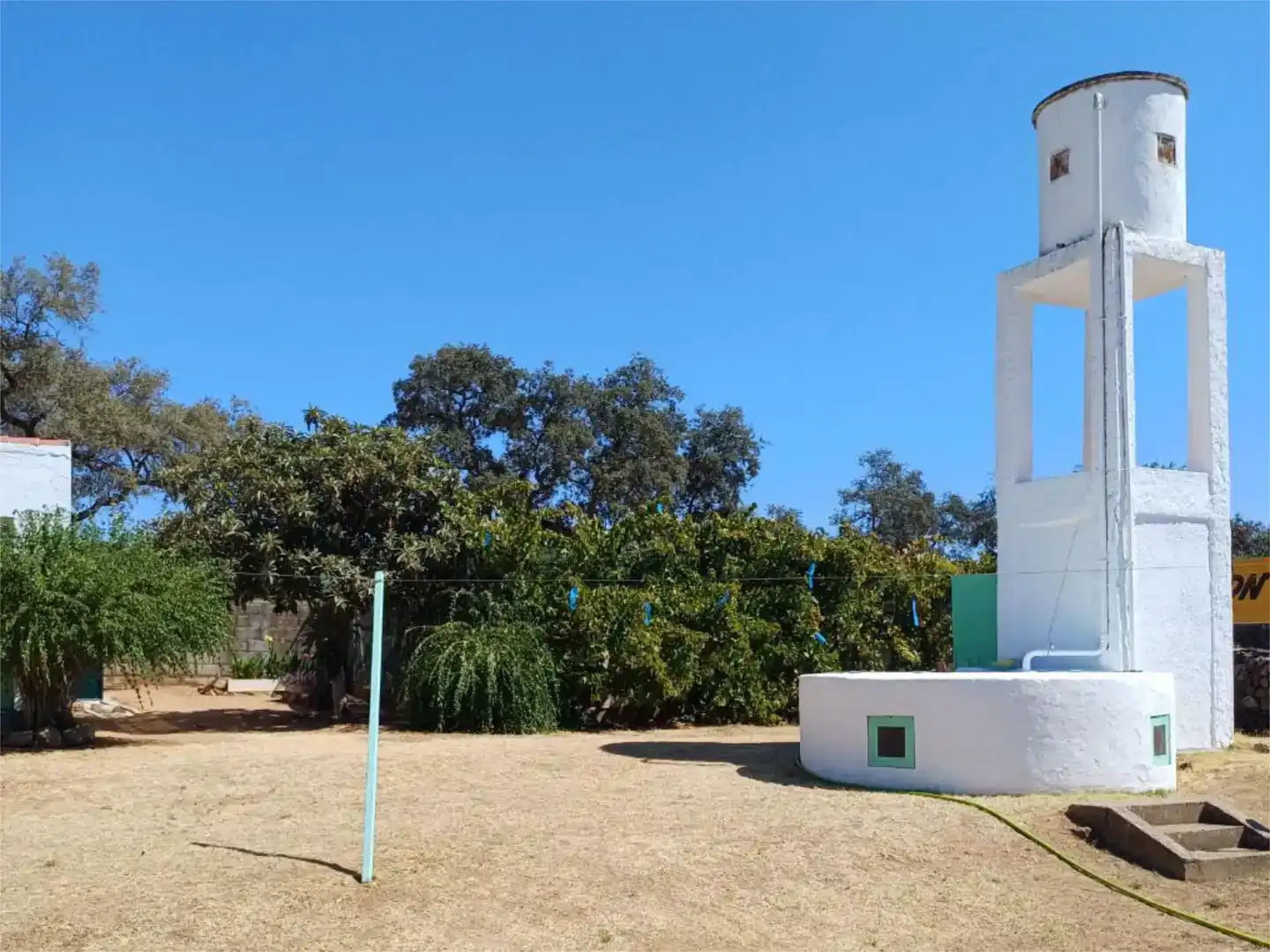 Vista exterior de Piso en venta en El Castillo de las Guardas con Jardín privado, Trastero y Piscina