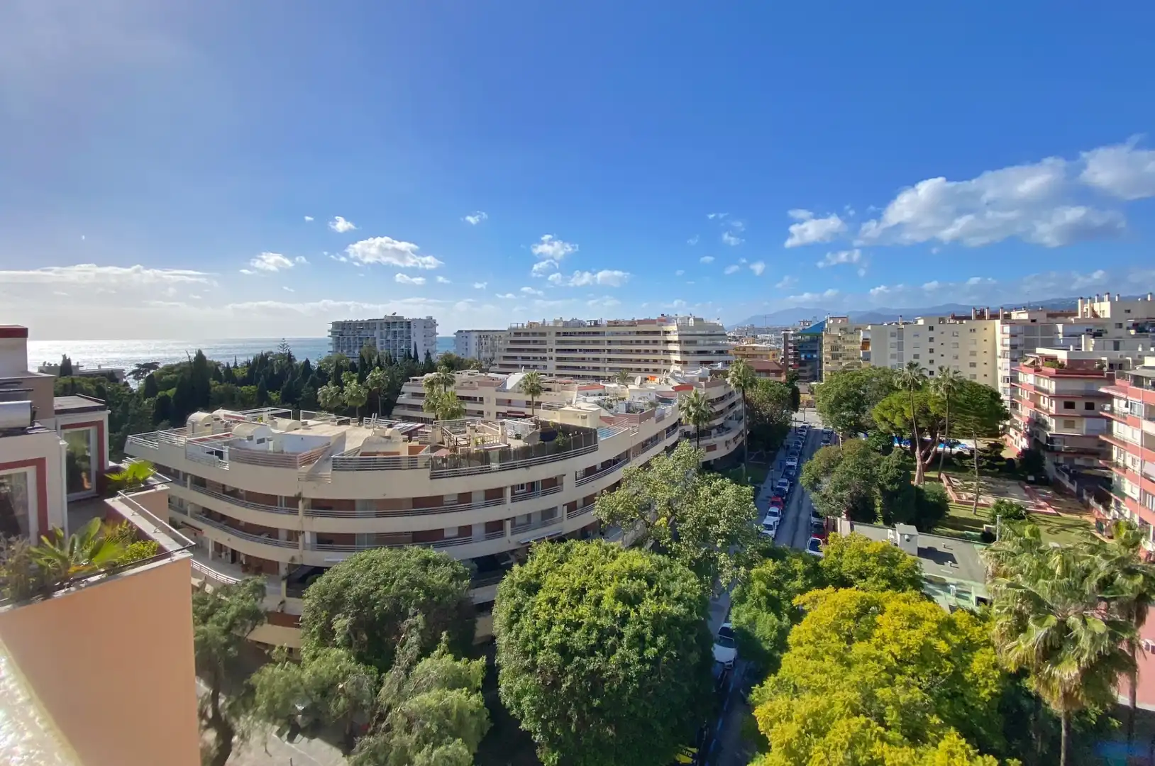 Vista exterior de Àtic en venda en Marbella amb Aire condicionat, Terrassa i Forn