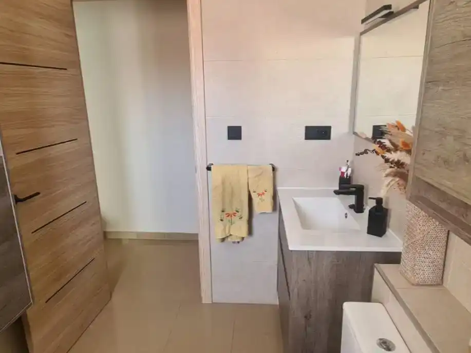 Bany de Pis en venda en Almansa amb Aire condicionat