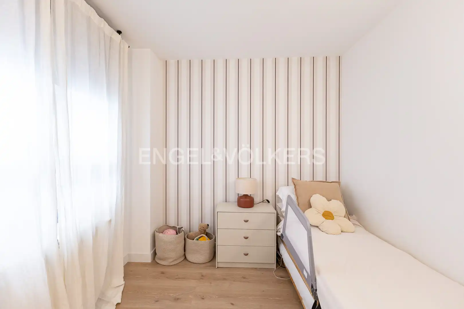 Bedroom of Ground floor for rent in Madrid  with Air Conditioner, Heating and Private garden