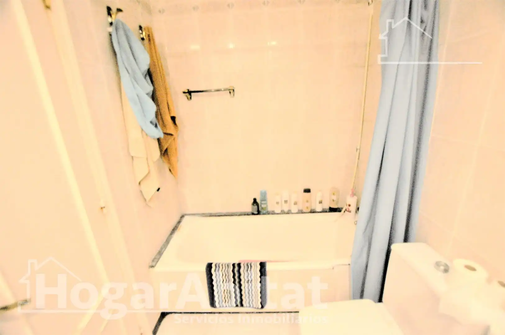 Bathroom of Flat for sale in Valencia  with Air Conditioner and Heating