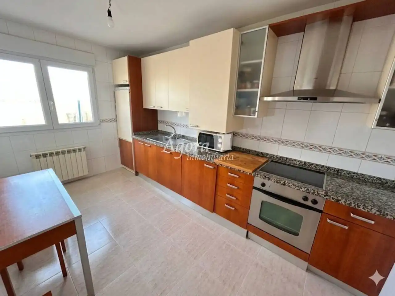 Cocina de Casa adosada en venta en Valladolid con Calefacción y Jardín privado