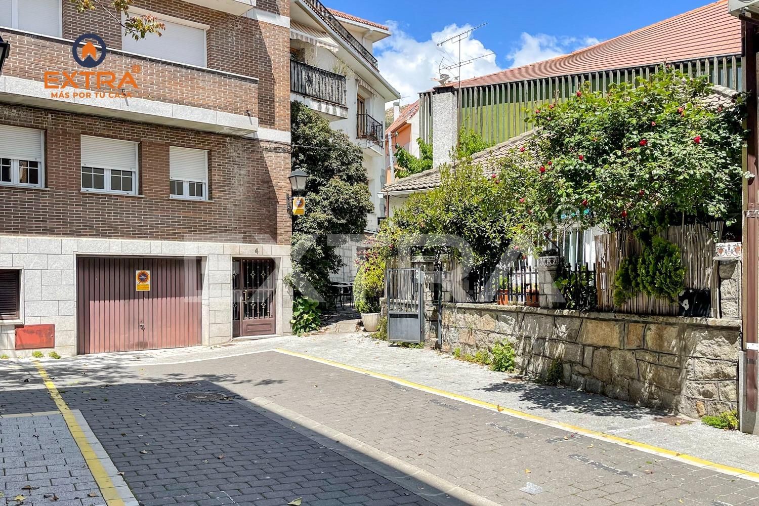 Vista exterior de Casa o xalet en venda en Collado Mediano amb Calefacció i Jardí privat