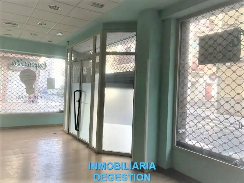 LOCAL EN ESQUINA CON MUCHA LUZ Y BUEN PASO DE CLIENTES, imatge 4