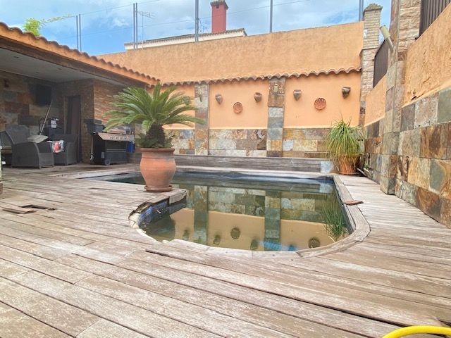 Swimming pool of Single-family semi-detached for sale in Mairena del Aljarafe  with Air Conditioner, Private garden and Parquet flooring
