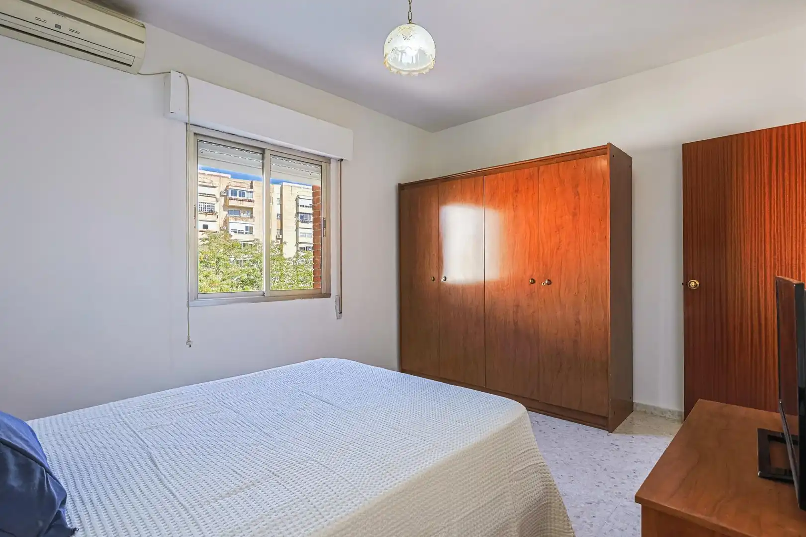 Bedroom of Flat for sale in Sevilla  with Air Conditioner and Furnished