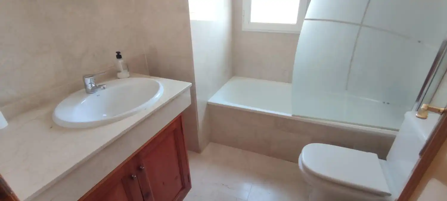 Bathroom of Flat for rent in Las Gabias  with Air Conditioner, Storage room and Furnished