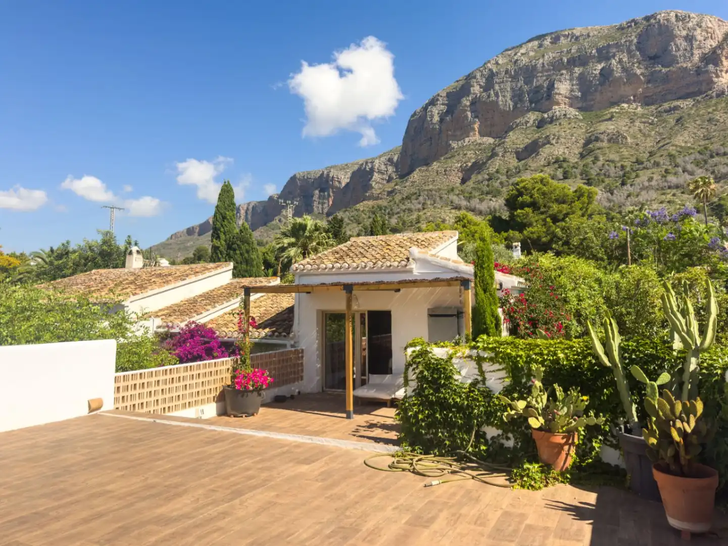 Vista exterior de Casa o xalet en venda en Jávea / Xàbia amb Aire condicionat, Calefacció i Jardí privat