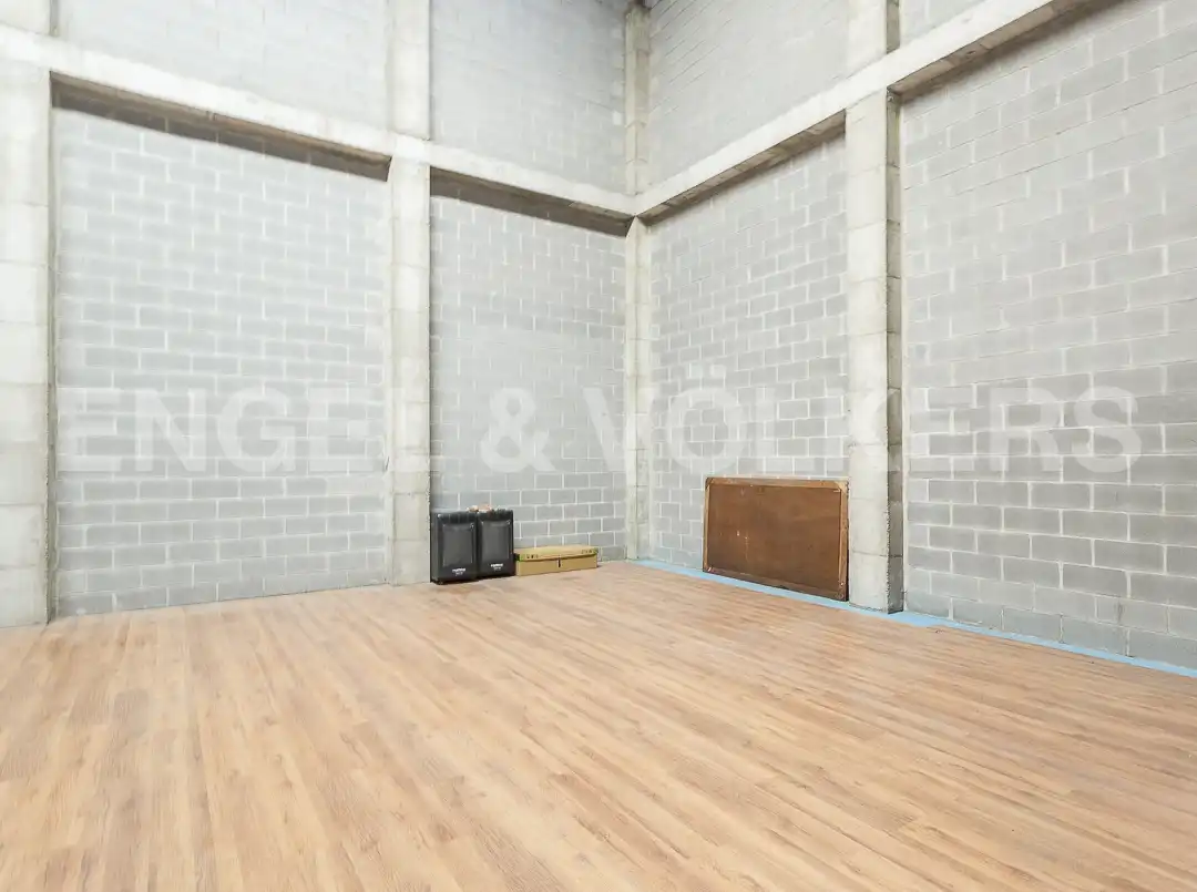 Nau industrial de lloguer en Sant Feliu de Llobregat