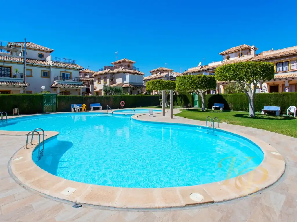 Bungalow amb piscina en venda a Calle Torre de Pisa, imagen 3