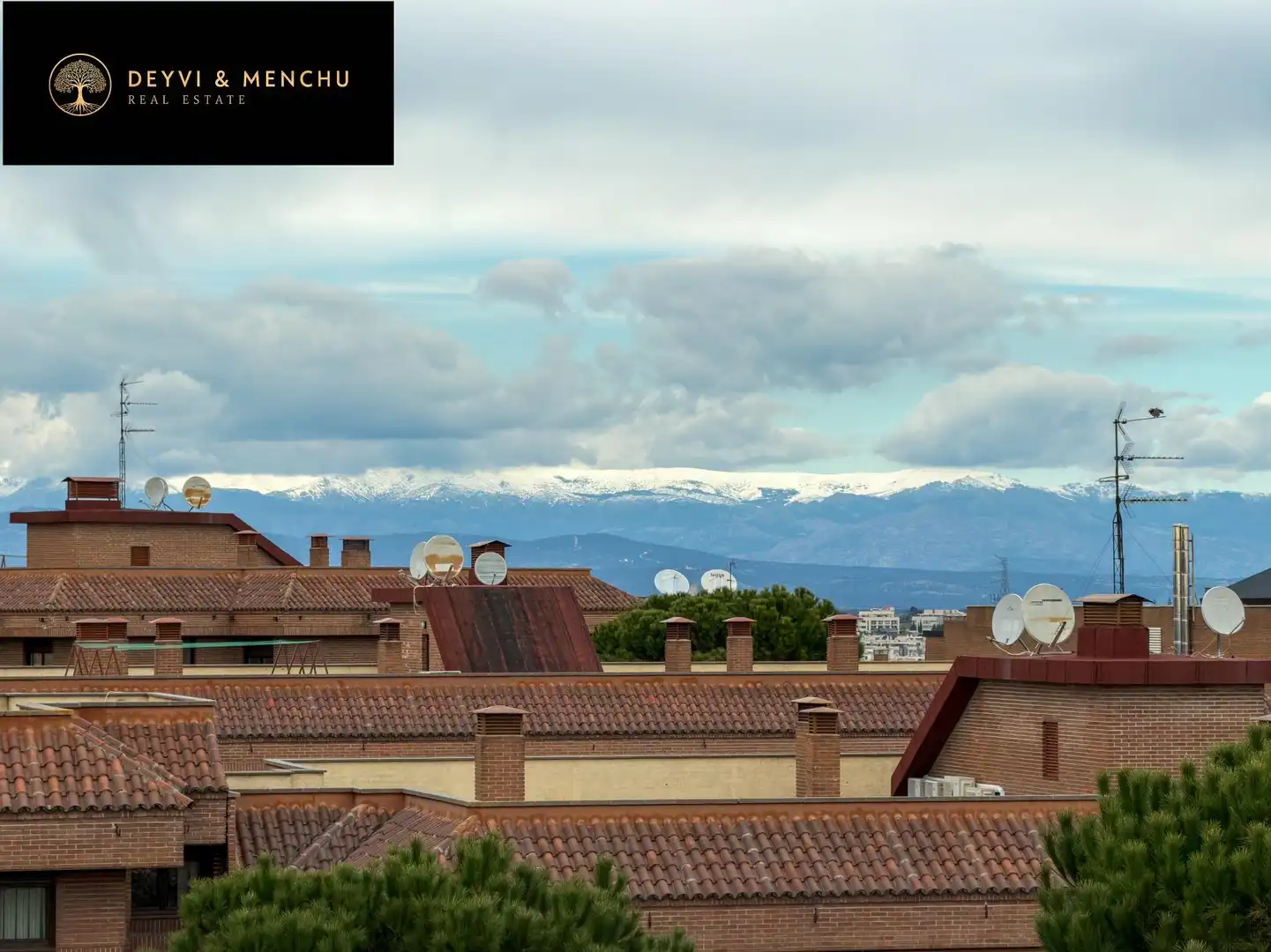Vista exterior de Ático de alquiler en Pozuelo de Alarcón con Aire acondicionado, Jardín privado y Parquet