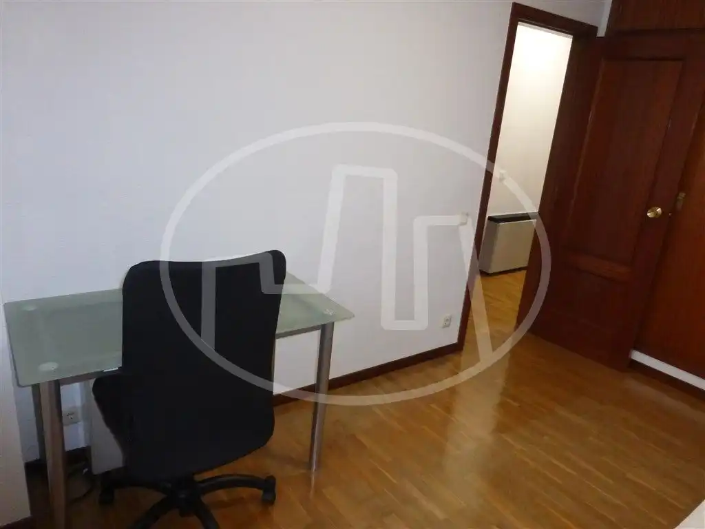 Piso de alquiler en Calle de Irunlarrea, Mendebaldea - Ermitagaña