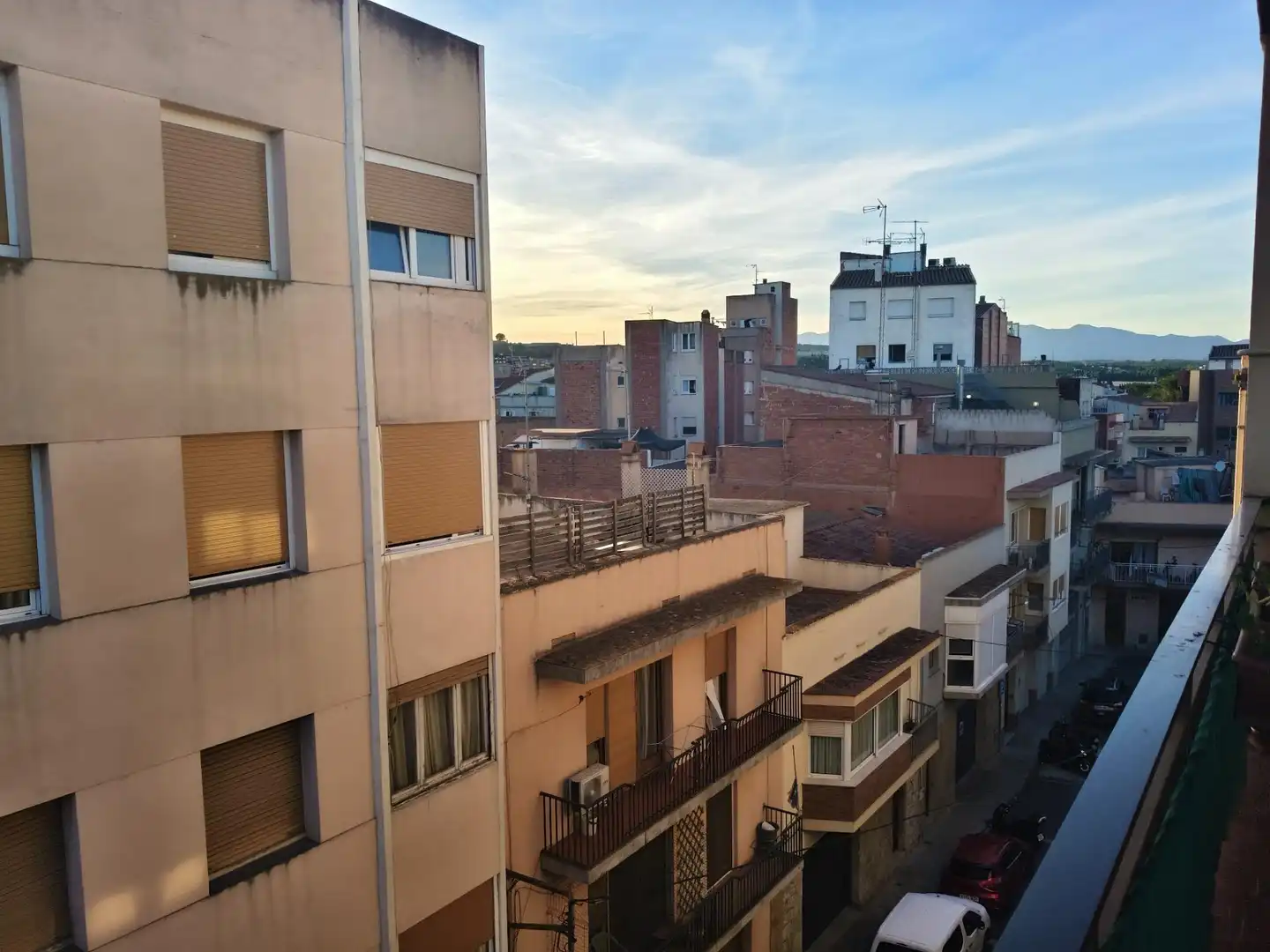 Vista exterior de Àtic en venda en Figueres amb Aire condicionat, Calefacció i Terrassa