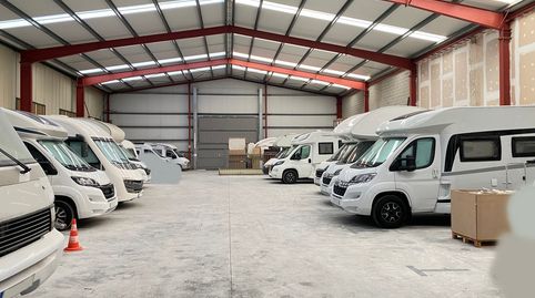 NAve de 900 m2 impecable